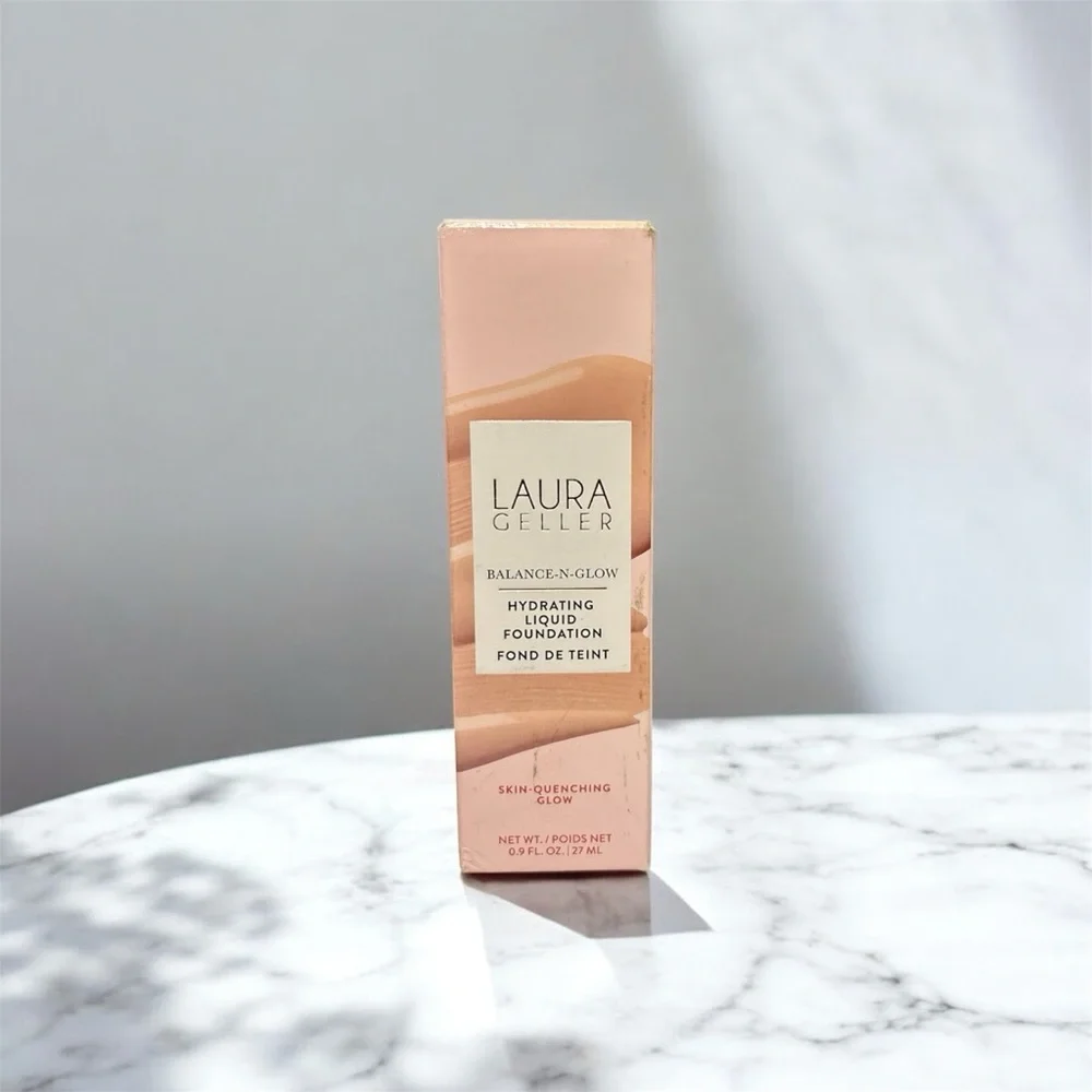 π Laura Geller Balanced & Glow Hydrating Foundation | Porcelain - Picture 1 of 2